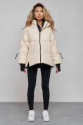 Оптом Зимняя женская куртка модная с капюшоном бежевого цвета 52306B в Казани