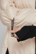 Оптом Зимняя женская куртка модная с капюшоном бежевого цвета 52306B в Казани, фото 14