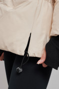 Оптом Зимняя женская куртка модная с капюшоном бежевого цвета 52306B в Казани, фото 15