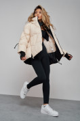 Оптом Зимняя женская куртка модная с капюшоном бежевого цвета 52306B в Казани, фото 20