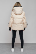 Оптом Зимняя женская куртка модная с капюшоном бежевого цвета 52306B в Казани, фото 4