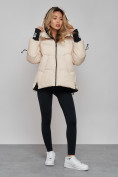 Оптом Зимняя женская куртка модная с капюшоном бежевого цвета 52306B в Казани, фото 7