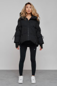 Оптом Зимняя женская куртка модная с капюшоном черного цвета 52306Ch в Казани