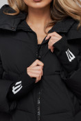 Оптом Зимняя женская куртка модная с капюшоном черного цвета 52306Ch в Казани, фото 13