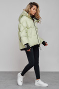 Оптом Зимняя женская куртка модная с капюшоном салатового цвета 52306Sl в Казани, фото 3