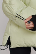 Оптом Зимняя женская куртка модная с капюшоном салатового цвета 52306Sl в Казани, фото 9
