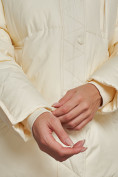 Оптом Зимняя женская куртка модная с капюшоном бежевого цвета 52308B в Казани, фото 12