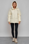 Оптом Зимняя женская куртка модная с капюшоном бежевого цвета 52308B в Казани, фото 6