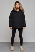 Оптом Зимняя женская куртка модная с капюшоном черного цвета 52308Ch в Казани