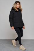 Оптом Зимняя женская куртка модная с капюшоном черного цвета 52308Ch в Казани, фото 4