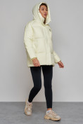Оптом Зимняя женская куртка модная с капюшоном светло-желтого цвета 52308SJ в Казани, фото 8