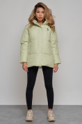 Оптом Зимняя женская куртка модная с капюшоном салатового цвета 52308Sl в Казани