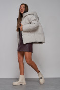 Оптом Зимняя женская куртка модная с капюшоном светло-серого цвета 52309SS в Казани, фото 17