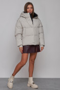 Оптом Зимняя женская куртка модная с капюшоном светло-серого цвета 52309SS в Казани, фото 3