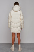 Оптом Зимняя женская куртка модная с капюшоном бежевого цвета 52310B в Казани, фото 4