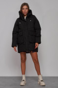 Оптом Зимняя женская куртка модная с капюшоном черного цвета 52310Ch в Казани