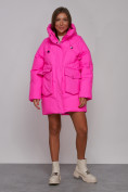 Оптом Зимняя женская куртка модная с капюшоном розового цвета 52310R в Екатеринбурге