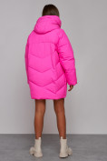 Оптом Зимняя женская куртка модная с капюшоном розового цвета 52310R в Екатеринбурге, фото 4