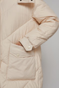 Оптом Пальто утепленное молодежное зимнее женское бежевого цвета 52321B в Челябинске, фото 12