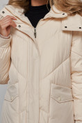 Оптом Пальто утепленное молодежное зимнее женское бежевого цвета 52321B в Санкт-Петербурге, фото 15