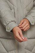 Оптом Пальто утепленное молодежное зимнее женское светло-зеленого цвета 52321ZS в Казани, фото 14