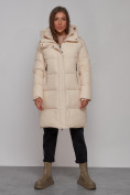 Оптом Пальто утепленное молодежное зимнее женское бежевого цвета 52322B в  Красноярске