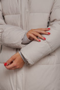 Оптом Пальто утепленное молодежное зимнее женское светло-серого цвета 52322SS в Перми, фото 13