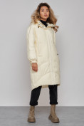 Оптом Пальто утепленное молодежное зимнее женское бежевого цвета 52323B в  Красноярске, фото 2