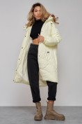 Оптом Пальто утепленное молодежное зимнее женское светло-желтого цвета 52323SJ в Казани, фото 19