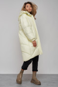 Оптом Пальто утепленное молодежное зимнее женское светло-желтого цвета 52323SJ в Баку, фото 20
