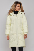 Оптом Пальто утепленное молодежное зимнее женское светло-желтого цвета 52323SJ в Казани, фото 21