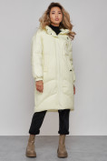 Оптом Пальто утепленное молодежное зимнее женское светло-желтого цвета 52323SJ в Омске, фото 22