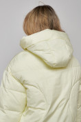 Оптом Пальто утепленное молодежное зимнее женское светло-желтого цвета 52323SJ в Перми, фото 23