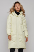Оптом Пальто утепленное молодежное зимнее женское светло-желтого цвета 52323SJ в Казани, фото 9