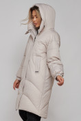Оптом Пальто утепленное молодежное зимнее женское светло-серого цвета 52323SS в Казани, фото 10