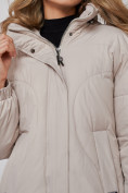 Оптом Пальто утепленное молодежное зимнее женское светло-серого цвета 52323SS в Ульяновске, фото 15