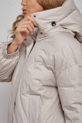 Оптом Пальто утепленное молодежное зимнее женское светло-серого цвета 52323SS в Баку, фото 16