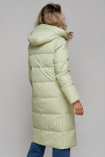 Оптом Пальто утепленное молодежное зимнее женское светло-зеленого цвета 52325ZS в Волгоградке, фото 11