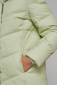 Оптом Пальто утепленное молодежное зимнее женское светло-зеленого цвета 52325ZS в  Красноярске, фото 13