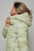 Оптом Пальто утепленное молодежное зимнее женское светло-зеленого цвета 52325ZS в Омске, фото 16