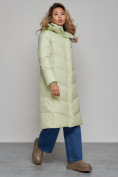Оптом Пальто утепленное молодежное зимнее женское светло-зеленого цвета 52325ZS в Казани, фото 9
