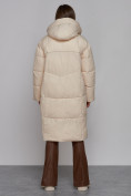 Оптом Пальто утепленное молодежное зимнее женское светло-бежевого цвета 52326SB в Иркутске, фото 4