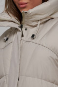 Оптом Пальто утепленное молодежное зимнее женское светло-серого цвета 52326SS в Сочи, фото 14