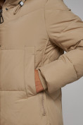 Оптом Пальто утепленное молодежное зимнее женское светло-коричневого цвета 52328SK в Воронеже, фото 11