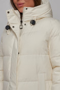 Оптом Пальто утепленное молодежное зимнее женское светло-бежевого цвета 52329SB в Перми, фото 11