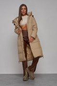 Оптом Пальто утепленное молодежное зимнее женское светло-коричневого цвета 52329SK в Челябинске, фото 15