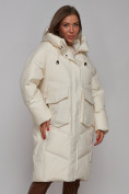 Оптом Пальто утепленное молодежное зимнее женское бежевого цвета 52330B в  Красноярске, фото 10