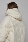 Оптом Пальто утепленное молодежное зимнее женское бежевого цвета 52330B в Волгоградке, фото 19