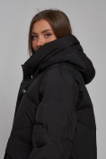 Оптом Пальто утепленное молодежное зимнее женское черного цвета 52330Ch в Самаре, фото 12