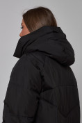 Оптом Пальто утепленное молодежное зимнее женское черного цвета 52330Ch в Омске, фото 19